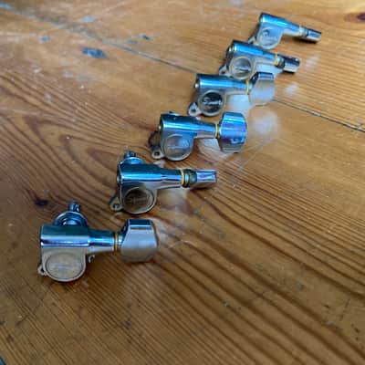 Squier Logo Chrome Enclosed Guitar Machine Heads Tuners 6 - in - line CXS image 1