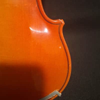 Suzuki 3/4 Violin w/case, bow, and rosin image 15
