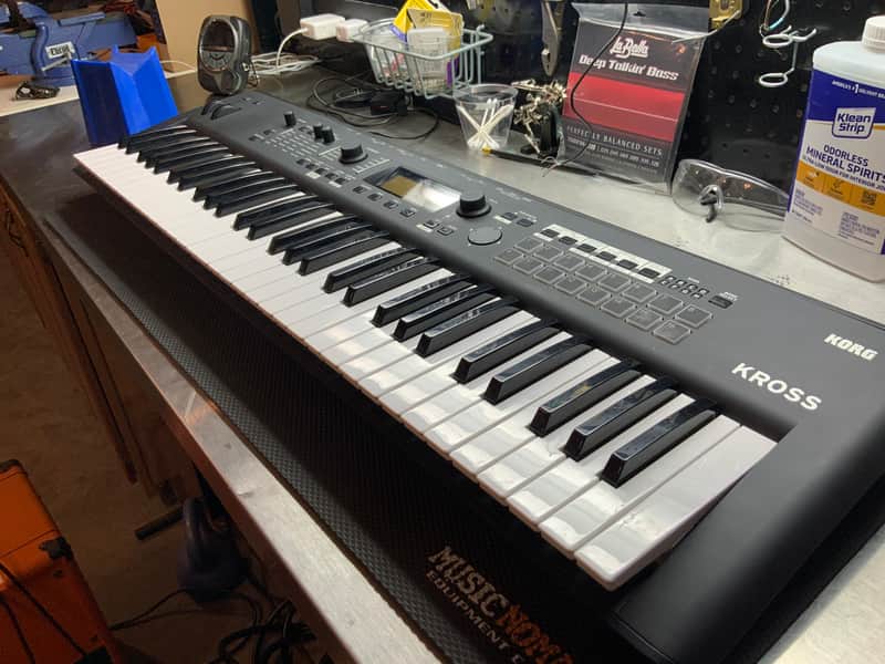 Korg KROSS 2 61-MB 61-Key Synthesizer Workstation