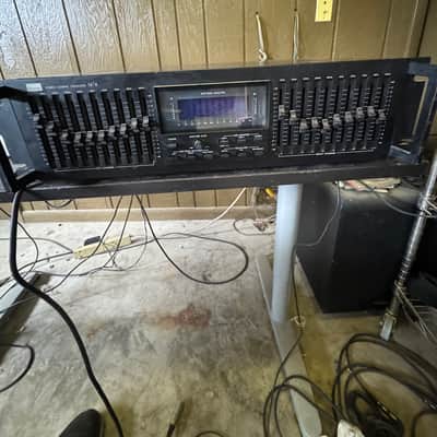 Sansui SE-8 90’s ish - Black Equalizer with Rack mount handles image 1