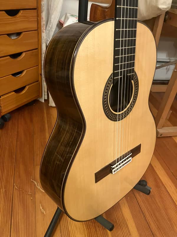 Amalio Burguet 3m classical guitar 2002, hand made in Spain, signed - Lacquer image 1