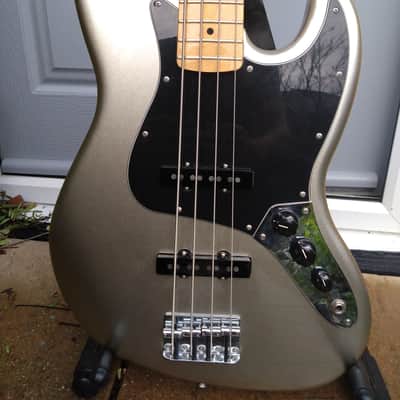 Fender Jazz Bass 75th 'Diamond' Anniversary image 3