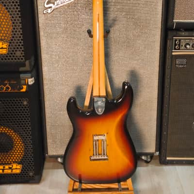Fender Stratocaster with 3-Bolt Neck, Maple Fretboard 1975 Sunburst image 17