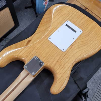 Fender FSR Standard Stratocaster With Bag 2007 Natural image 14