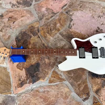 Reverend Descent W Baritone with Rosewood Fretboard 2024 - Present - Trans White image 9