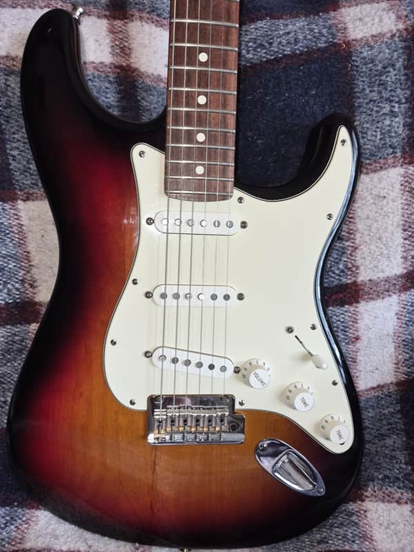 Fender American Standard Stratocaster with Rosewood Fretboard 2008 - 2016 - 3-Color Sunburst