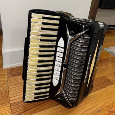 Guerrini Piano Accordion, Golden Era Custom Made (Concerto Model), Full Size, 41/120 , 3/5 Set of Reeds, A443 Hz Musette, 7 Treble 3 Bass Switches + Palm Master Switch, Built-In Microphone Pickup – Made in Italy image 5