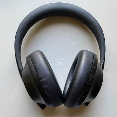 Bose Headphones 700 Wireless Noise Canceling with charging case (Read) image 4