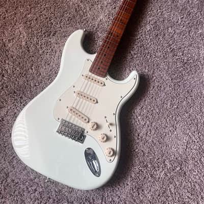 Jet Guitars JS-300 JS300 OW, solid basswood body, 22 frets roasted maple neck, ceramic pickups, traditional tremolo Free Setup image 2