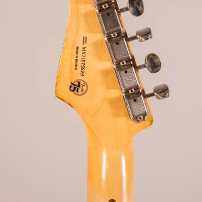 Fender stratocaster vintera road worn 75th - surf green image 11