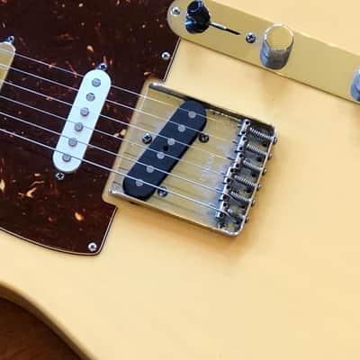 2011 Fender Deluxe Series 60th Nashville Mexico  Transparent Honey Telecaster Electric Guitar case image 6