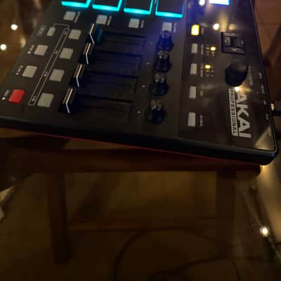Akai MPD226 2015 - Present - Black image 3