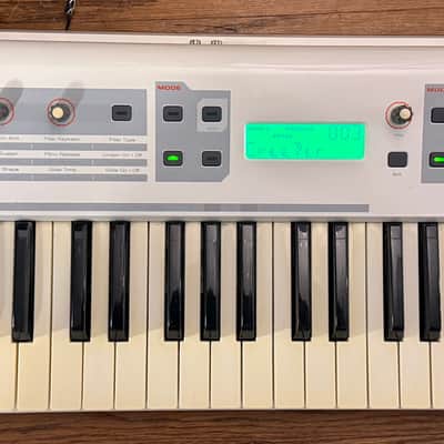 M-Audio Venom 49-Key Analog Synth-BEST DEAL ON THE NET!!!