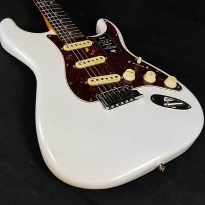 Fender American Ultra Stratocaster Electric Guitar, Rosewood Fingerboard, Arctic Pearl, W/HSC image 7