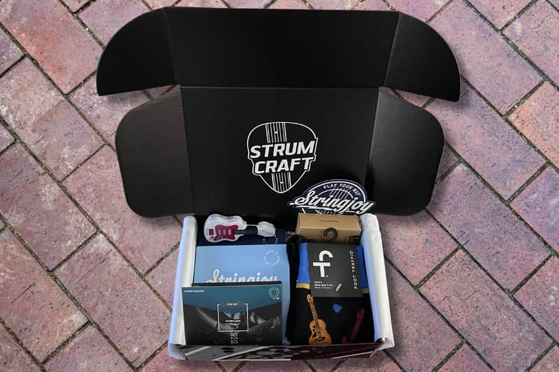 StrumCraft Electric Guitarist Gift Set image 1