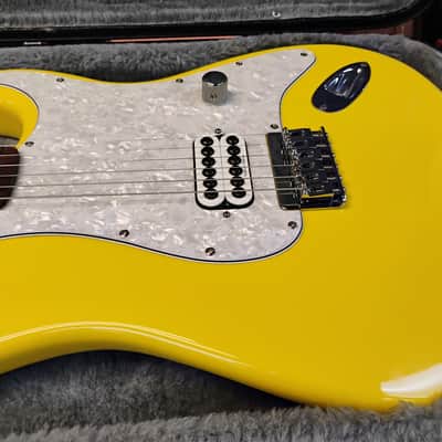 Fender Stratocaster Tom Delonge signature series imagen 3