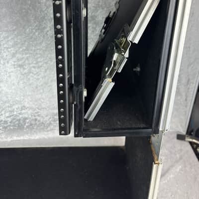 Roadie amp head road case with built in 6 space rack 6u image 6
