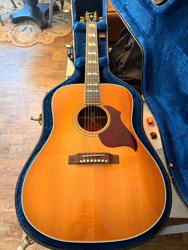 Gibson Hummingbird Artist