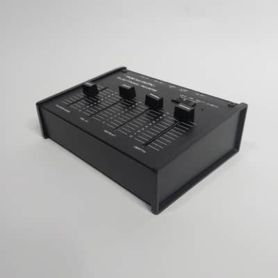 Realistic 32-1110 Desktop Electronic Reverb / Delay 1982 - 1989 image 9