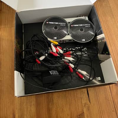 Native Instruments Traktor Scratch Audio 10 with timecode vinyl and CDs image 5