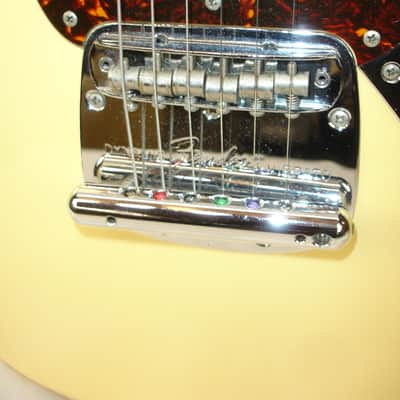 2005 Fender '69 Mustang Reissue Electric Guitar, Rosewood Fingerboard, Vintage White w/ Bag image 5
