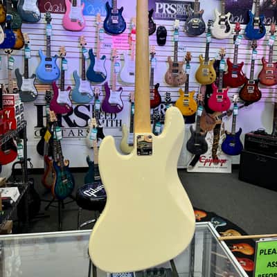 Fender Standard Jazz Bass, Laurel Fingerboard, White Pickguard, Olympic White image 10
