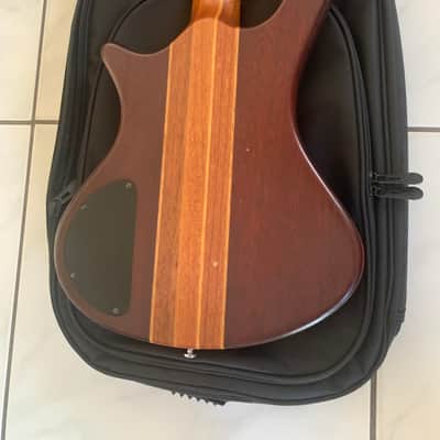 Washburn Taurus T-24 Bass - 2013 - Multi Wood - Mahogany - Set Neck image 6