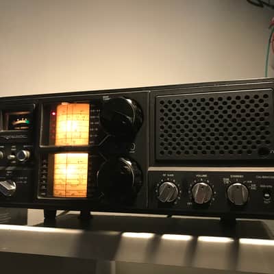Vintage Shortwave Radio Receiver Realistic DX-200 year 1981 image 1