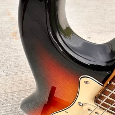 Fender American Deluxe Stratocaster Alder with Rosewood Fretboard 2005 3-Color  Sunburst image 4