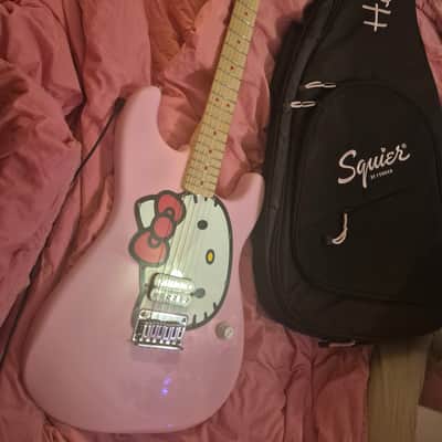 Squier Hello Kitty Stratocaster 2024 - Present - Pink image 3