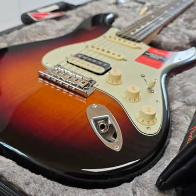 Fender American Professional Stratocaster 2018 BRAND NEW Time Capsule CASE QUEEN Ultra Luxe 2-Tone Sunburst USA Strat 60s vintage 4-bolt neck Investor Guitar image 11