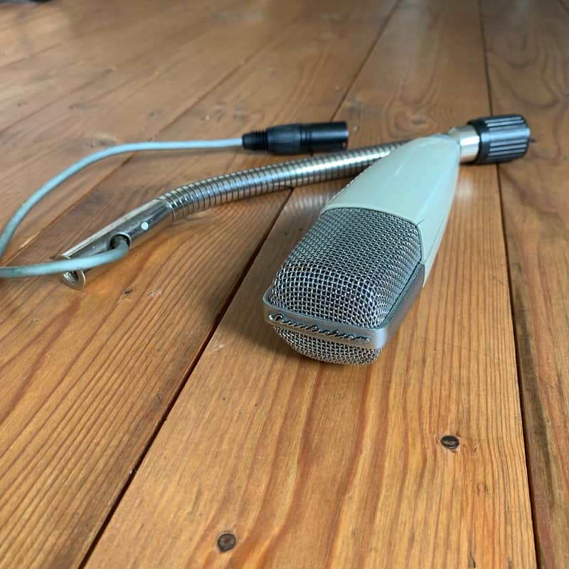 Sennheiser MD 421-2 Cardioid Dynamic Microphone | Reverb Canada