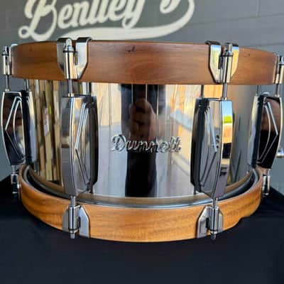 Dunnett Classic SS Polished Stainless Steel 7x14 Snare Drum with Deko Lugs, Acacia MetalWood Hoops & Case image 4