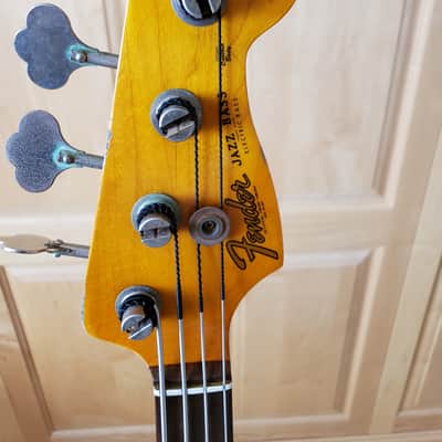 Fender Classic 60s Jazz. Heavy Relic 2018 Vintage White Relic Nitros Cellulose Lacquer. Beautiful Checking. image 16