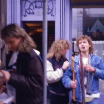 Def Leppard Autograph 1988 (Steve Clark, Joe Elliott...) + Phil Collen’s Guitar Pick 1988 image 8
