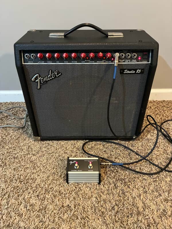 Fender Studio 85 amp-red knob-w/ footswitch 1980s - Black
