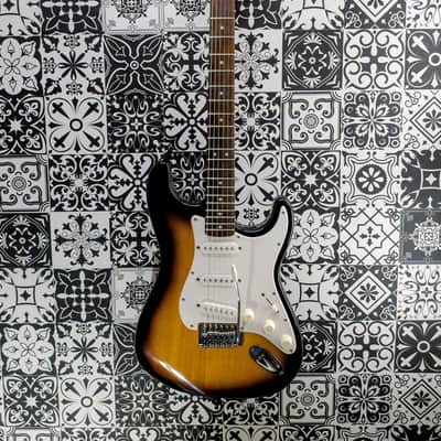 Fender Squier Stratocaster 2014 - Sunburst