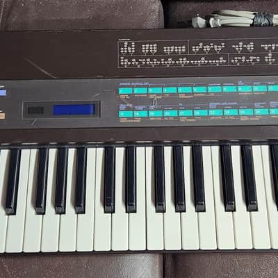 Yamaha DX7 Synthesizer w/new lcd screen