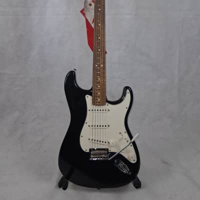 Fender Player Stratocaster with Pau Ferro Fretboard 2018 - 2024 - Black image 3