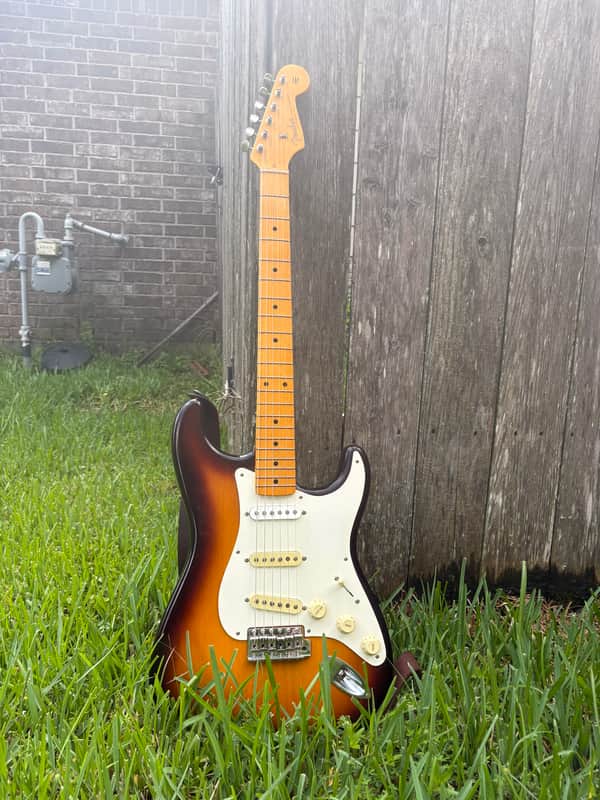 Fender American Vintage II '57 Stratocaster 2022 - Present - 2-Color Sunburst image 1