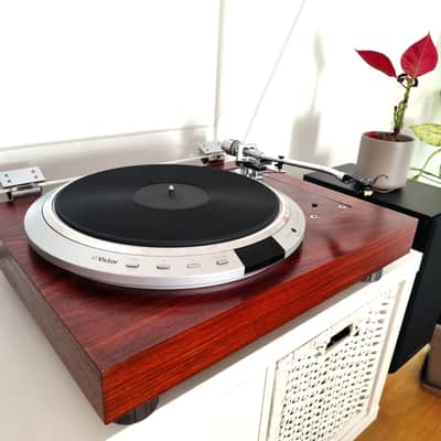 Victor TT 81 + CL-P1 – Turntable image 2