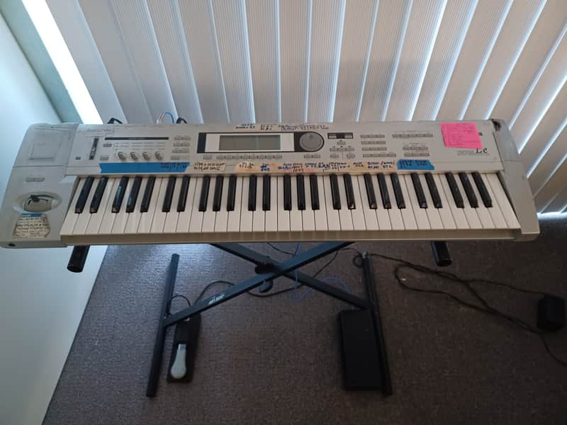 Korg Triton LE 61-Key 62-Voice Polyphonic Workstation 2000 - 2002 - Silver, includes SCUZZIE Drive interface ($125.00 option) image 1