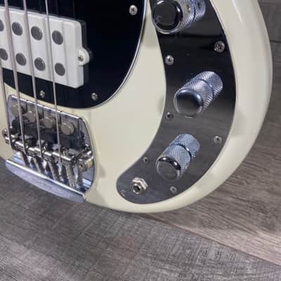 Music Man Stingray Bass 1979 - White - Near Mint, 100% Original image 10