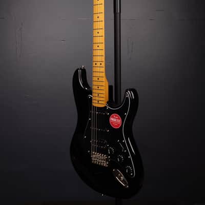 Squier Classic Vibe '70s Stratocaster HSS - Black with Maple Fingerboard With Gig Bag image 5