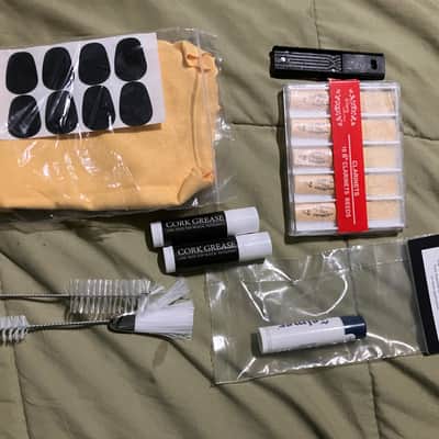 Glory B Flat Beginner Band Student Clarinet 2023 with 10 included Reeds PLUS Lesson Book image 3