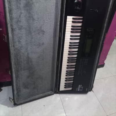 Korg T3 EX MUSIC WORKSTATION KEYBOARD 1989-1990 WITH HARD CASE NO EX SAMPLE BOARD