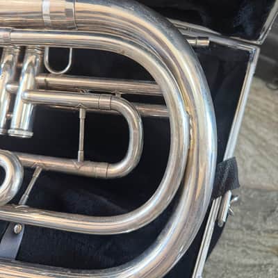King 1122 Marching French Horn with case. USA image 5