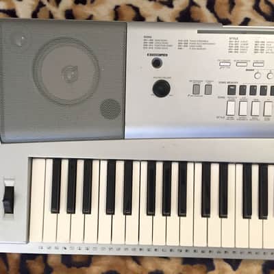 Yamaha DGX-220 Portable Grand Piano 76-Key Keyboard Bild 2