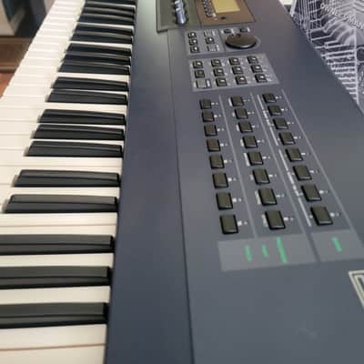 Yamaha EX5 Synthesizer Sampler Workstation 76 Keyboard W/ Aftertouch AWM VL FM floppies & Manual image 8