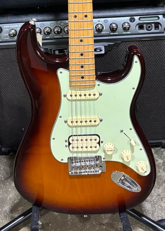 Fender Deluxe Stratocaster HSS with Maple Fretboard 2017 - 2021 - Tobacco Sunburst